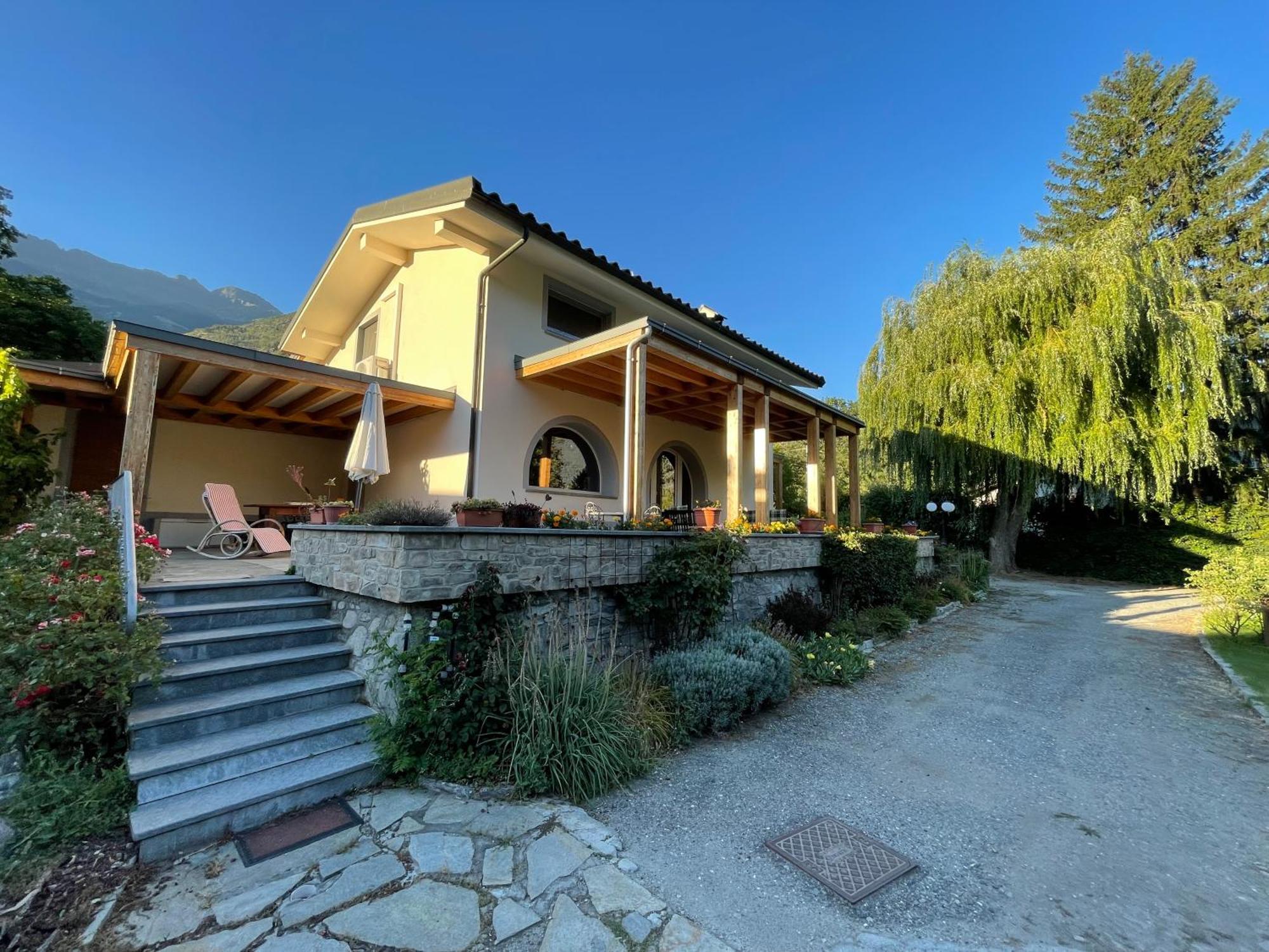 La Casina di Oscar ad Aosta Villaggio Combe Quart Esterno foto
