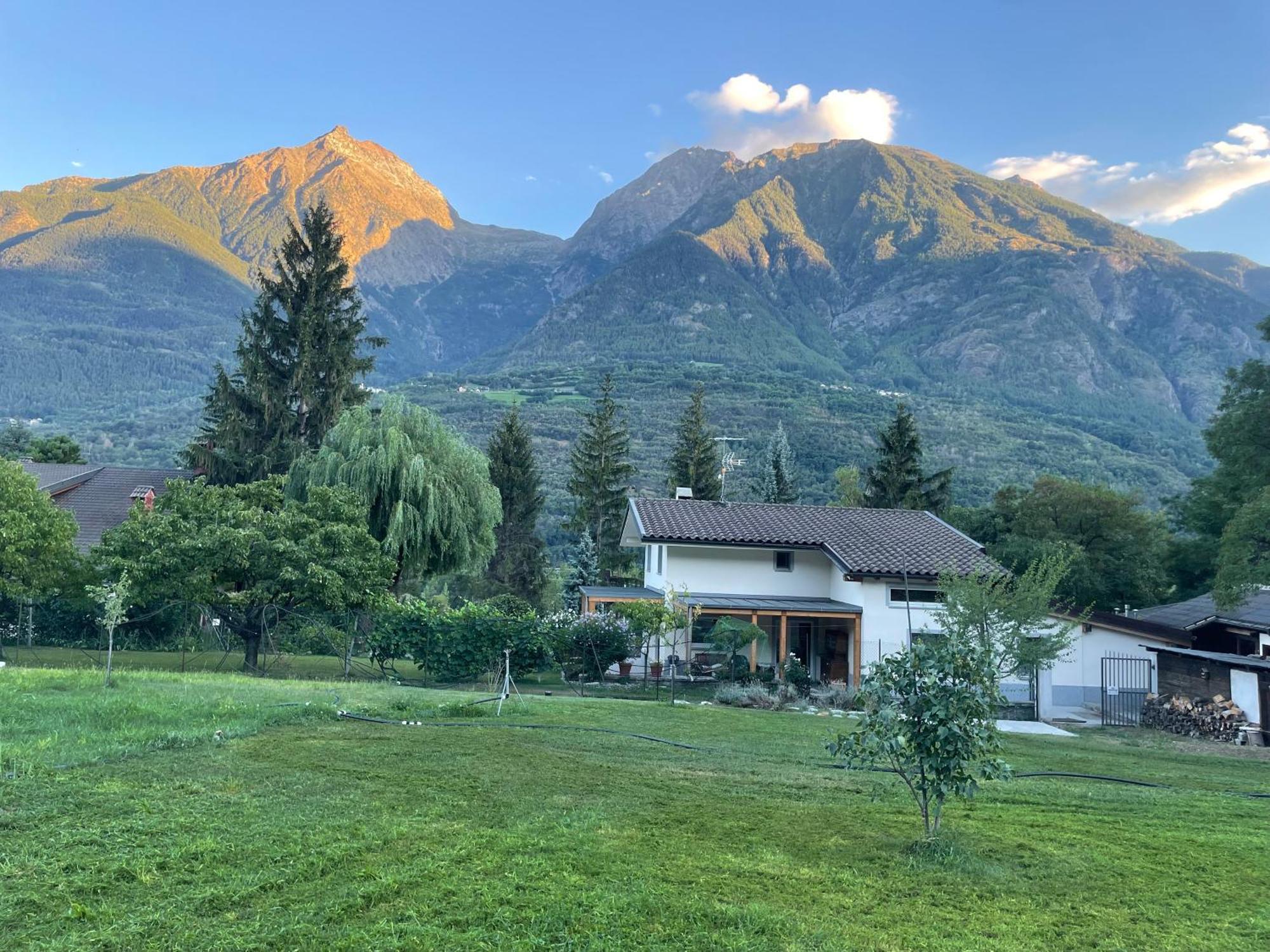 La Casina di Oscar ad Aosta Villaggio Combe Quart Esterno foto