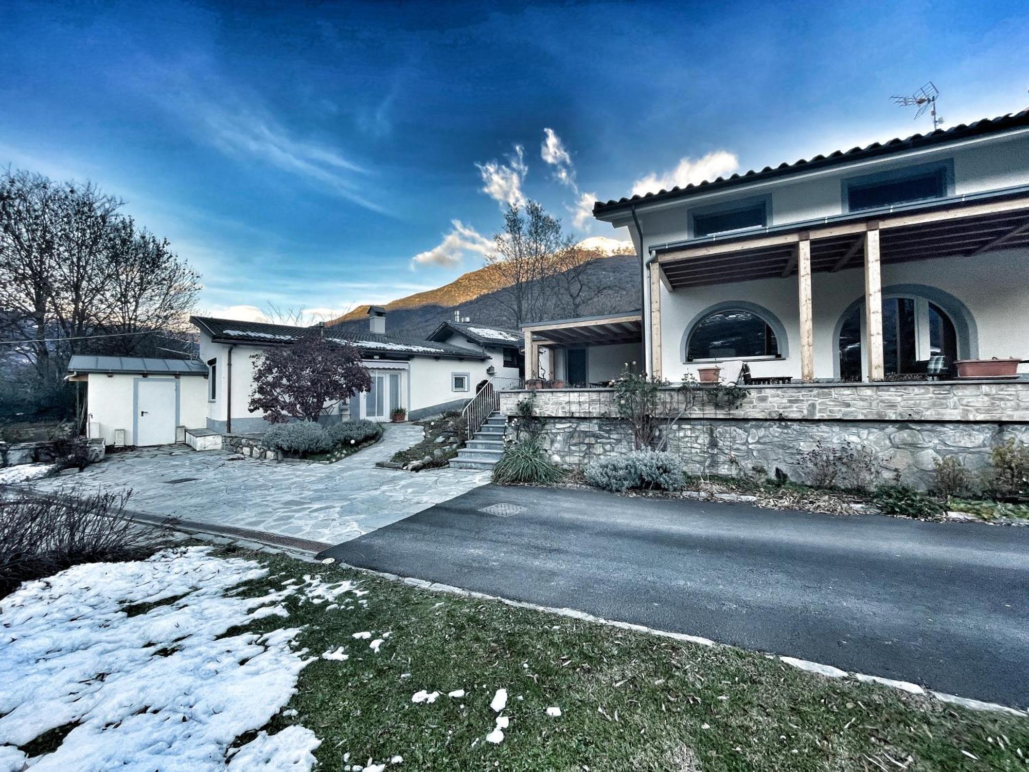 La Casina di Oscar ad Aosta Villaggio Combe Quart Esterno foto